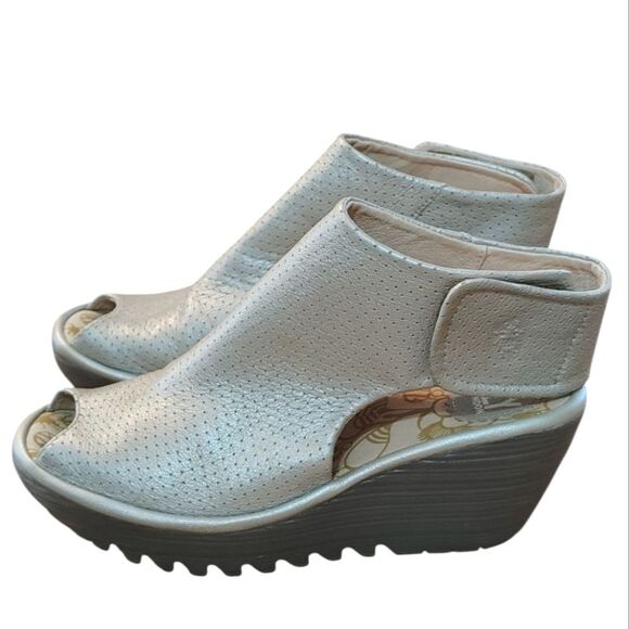 FLY London Yahl Wedge Open Toe Sandals Size 38 Silver 7 1/2 8 - Picture 1 of 13